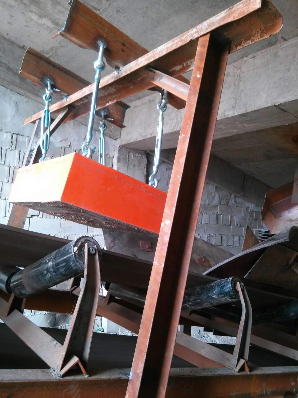 懸掛式永磁除鐵器